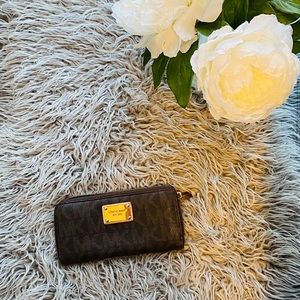 Micheal kors wallet